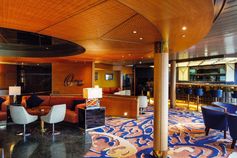 Neptune Lounge & Balcony