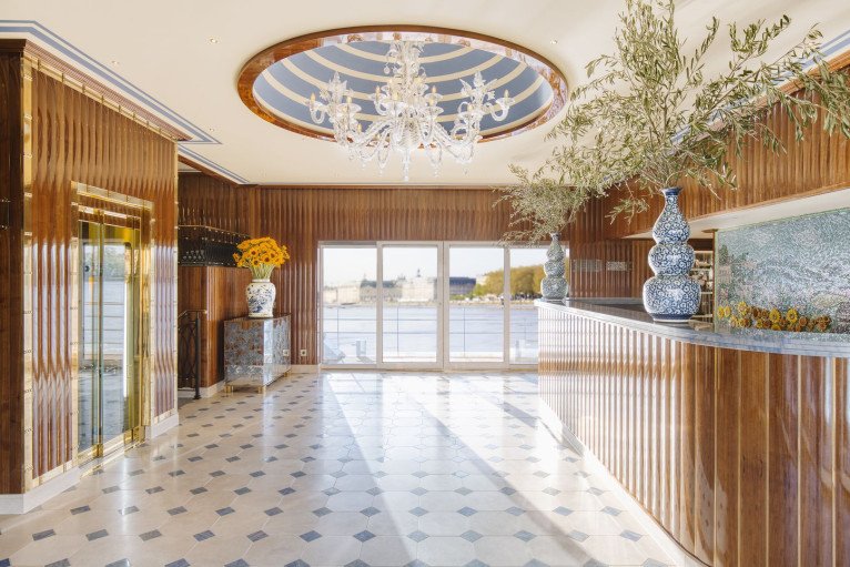 Le Salon Champagne on S.S. Bon Voyage