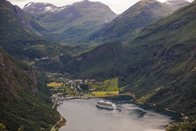 Spotlight Voyages on Seven Seas Mariner
