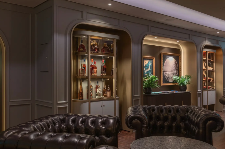 Connoisseur’s Corner on Silver Ray