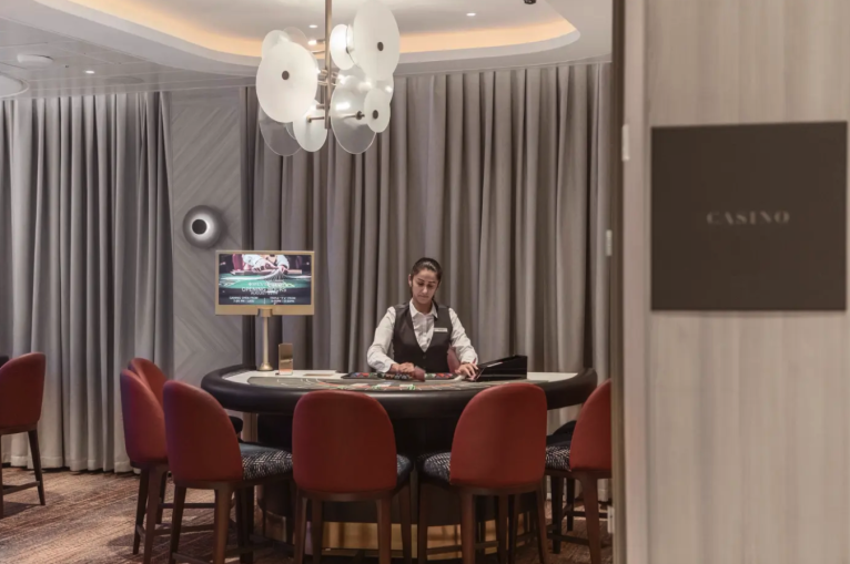 The Venetian Lounge on Silver Nova