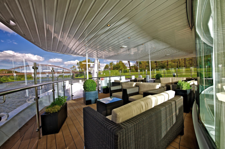Club Lounge on Avalon Artistry II