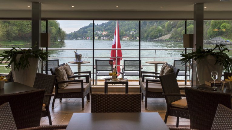 Club Lounge on Avalon Passion