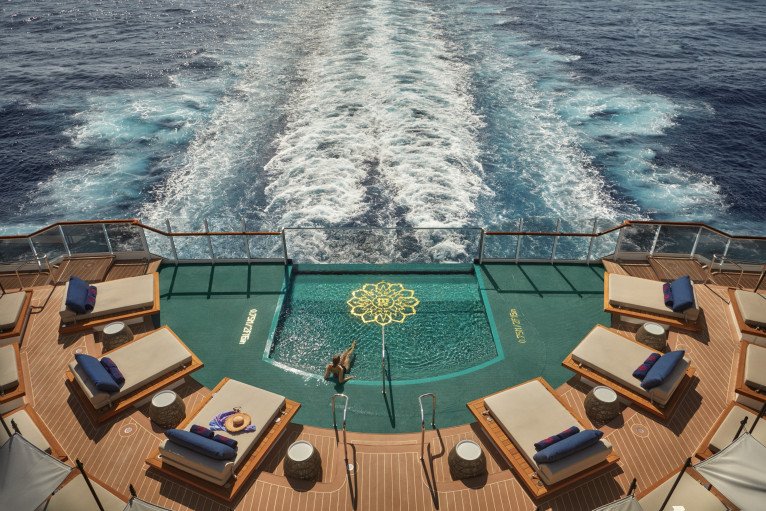 Astern Pool & Bar on Explora I