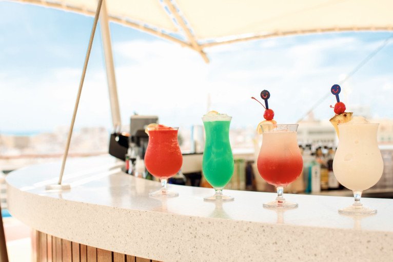 Pool Bar