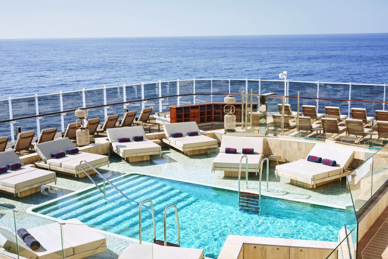 Atoll Pool & Bar on Explora I