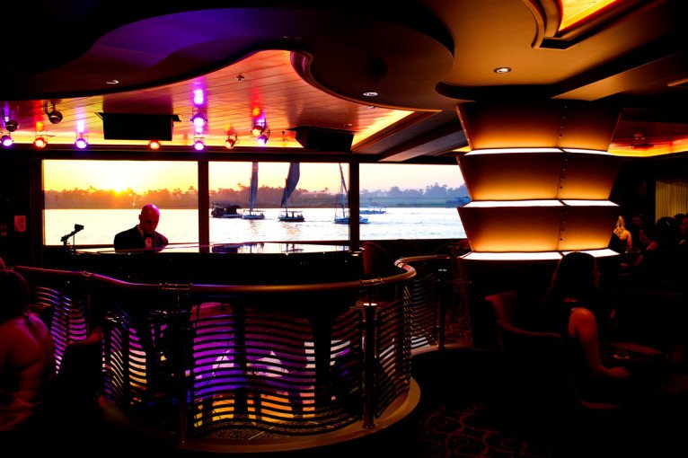 Planet Bar on Azura