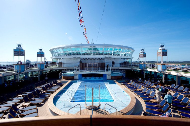 Swimming Pools on Azura