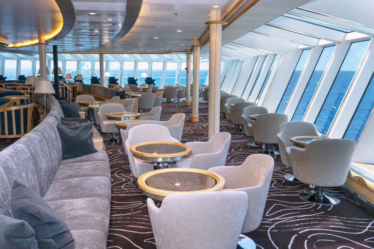 Explorer Lounge & Bar