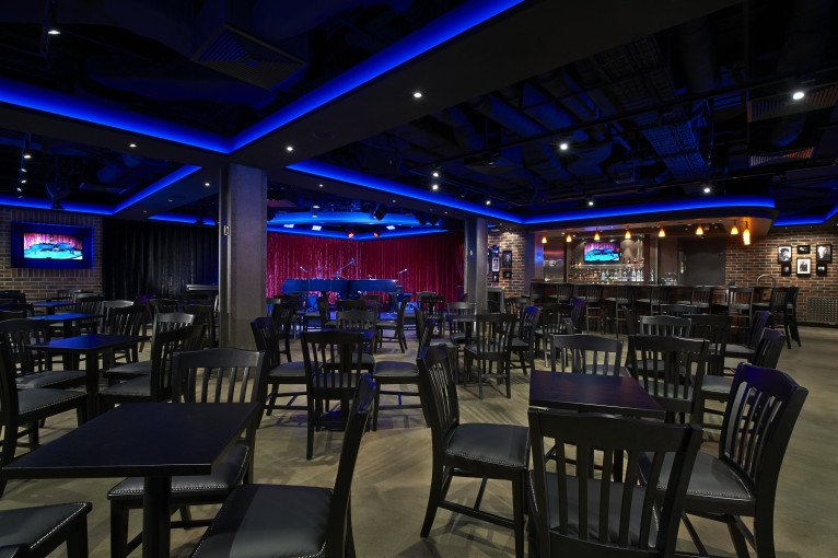 Headliner's Comedy Club on Norwegian Escape
