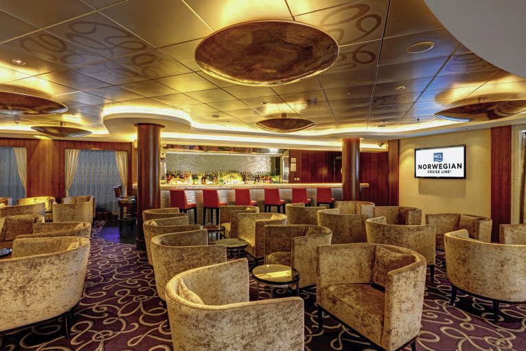 Shaker's Martini Bar on Norwegian Epic