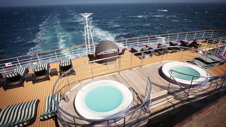 Jacuzzi & Pool