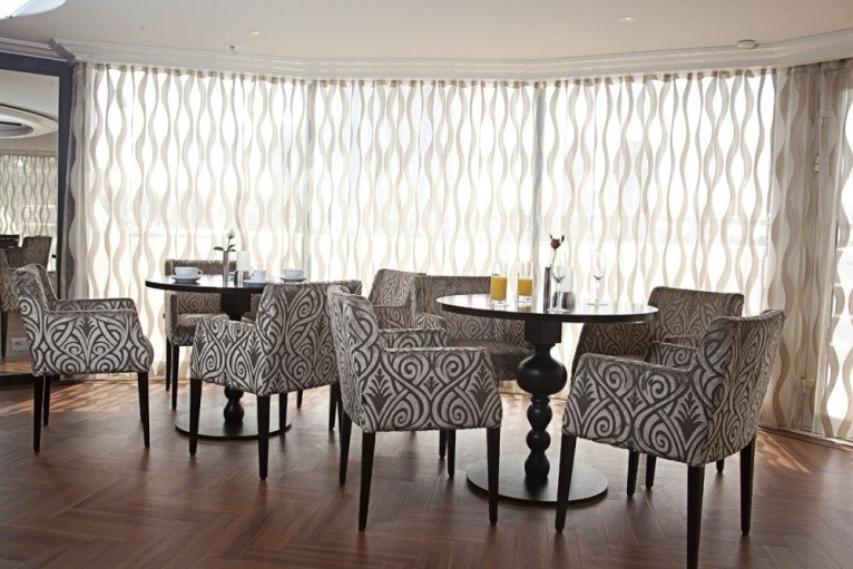 Stern Bar