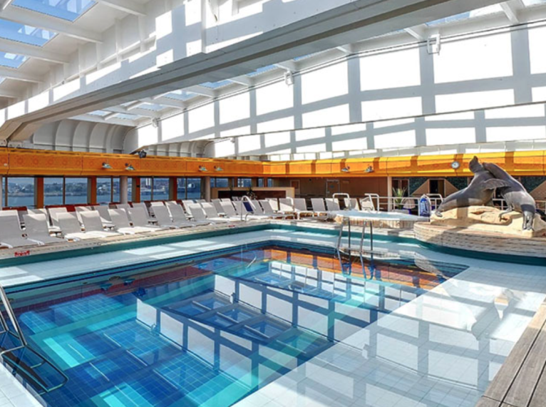 Swimming Pool & Jacuzzis on Borealis