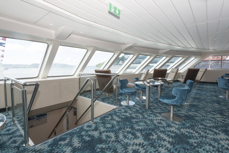 Explorer Lounge & Bar
