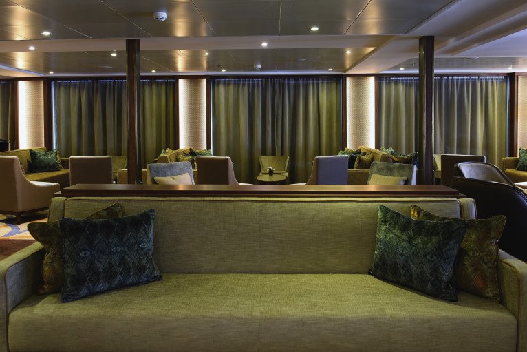 Lounge & Bar