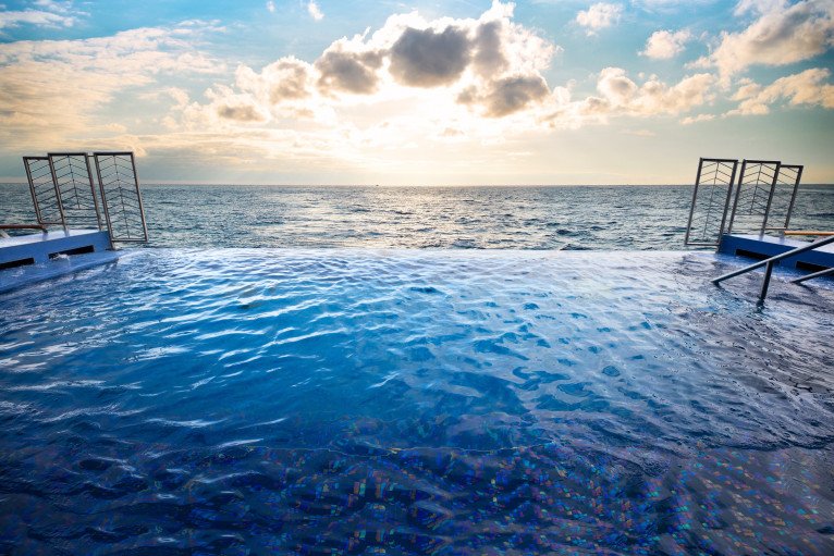 Infinity-Edge Plunge Pool