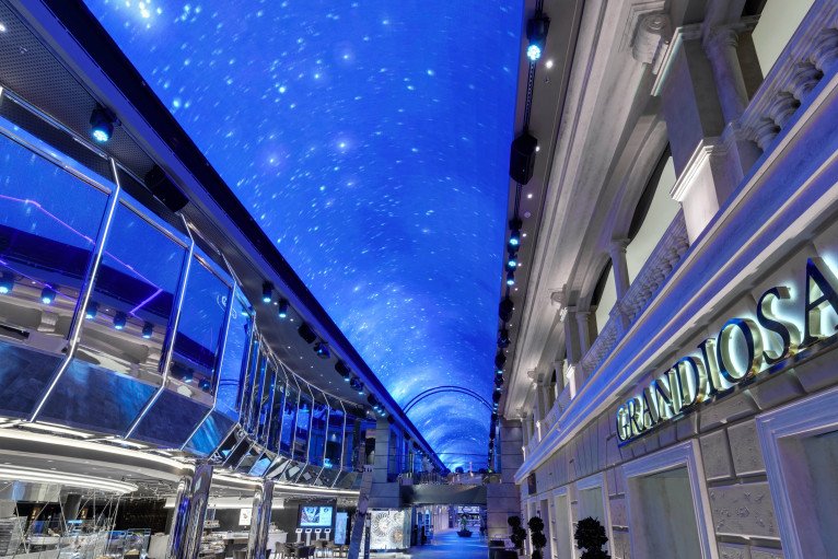 MSC Yacht Club Top Sail Lounge