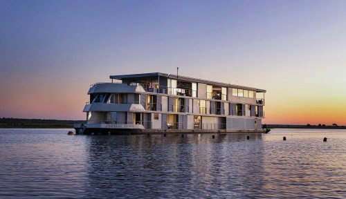Zambezi Queen cruise ship Image