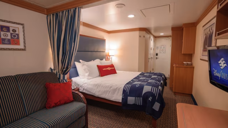 Deluxe Oceanview Stateroom