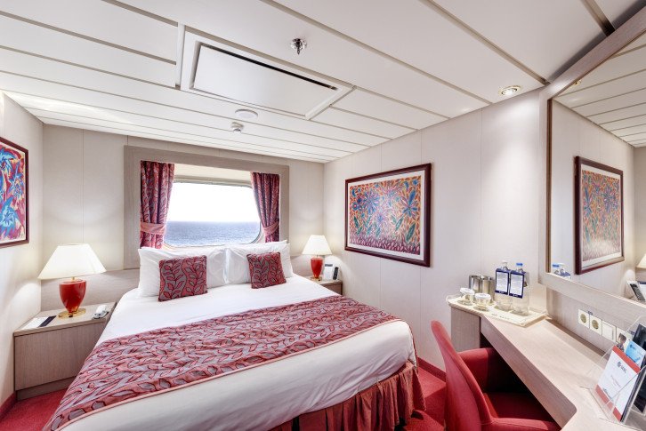 Deluxe Suite Aurea with Sealed Window