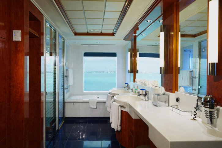 2-Bedroom Deluxe Family Suite with Balcony