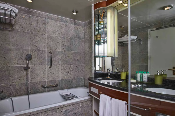 Deluxe Veranda Suite