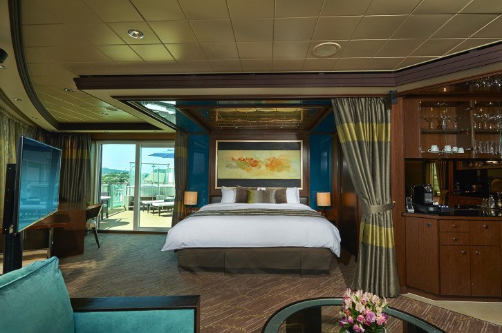 The Haven Deluxe Owner's Suite with Large Balcony