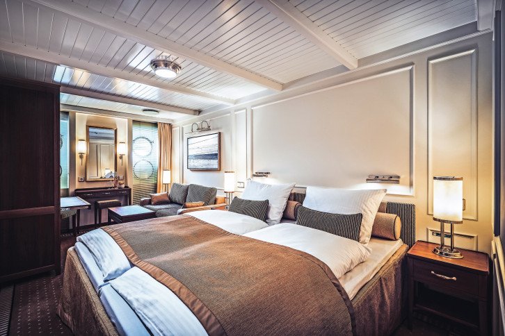 Spacious AquaTheater Suite - 1 Bedroom