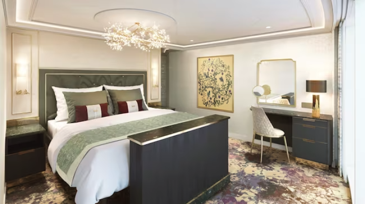 Concierge One-Story Royal Suite