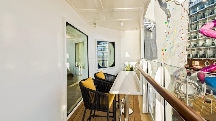 Spacious AquaTheater Suite Large Balcony – 2 Bedrooms