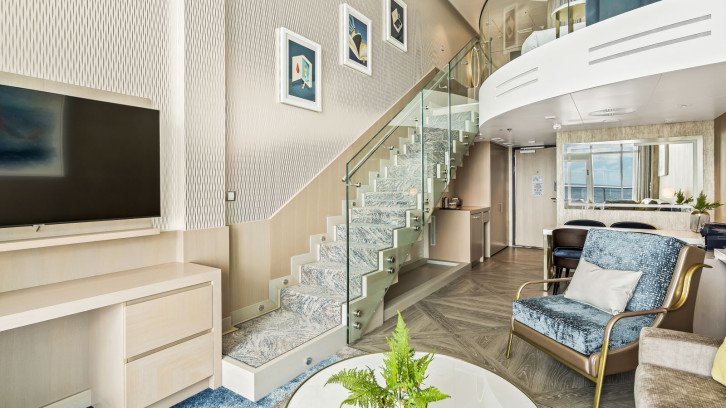 Crown Loft Suite with Balcony