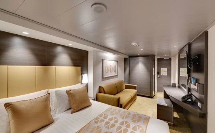 Deluxe Balcony with Partial View