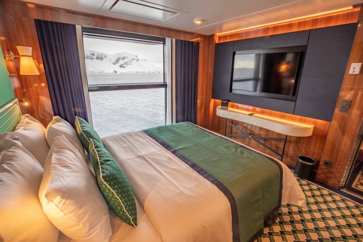 Horizon Deluxe Stateroom