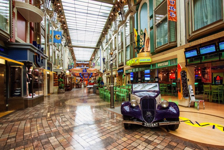 Cafe Promenade on Adventure of the Seas