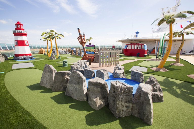 Mini Golf on Independence of the Seas