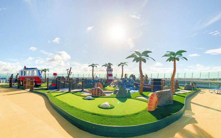 Mini Golf on Freedom of the Seas