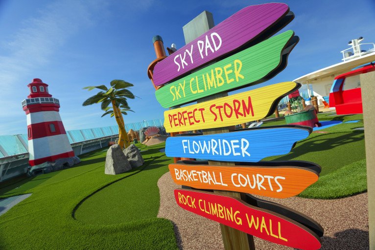 Mini Golf on Mariner of the Seas