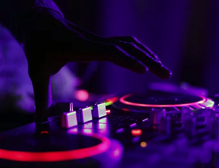 Club DJs on Brilliance of the Seas