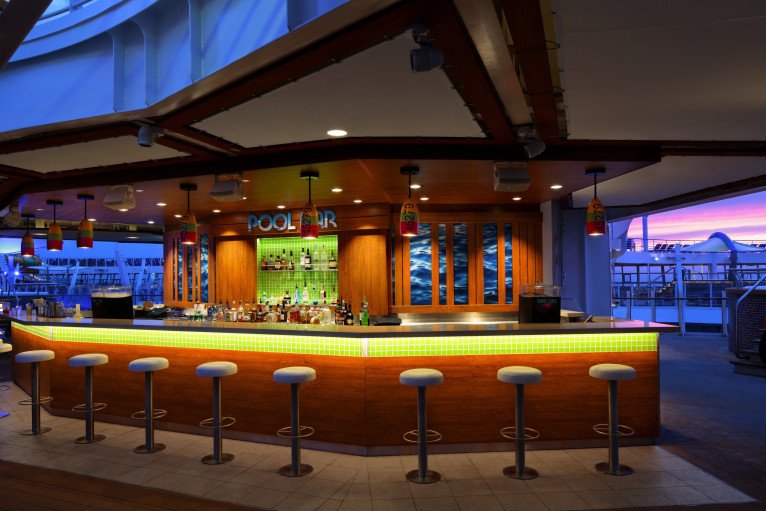 Pool Bars on Grandeur of the Seas