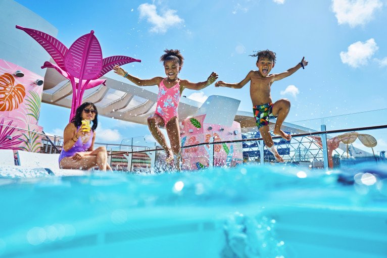 Pools on Grandeur of the Seas