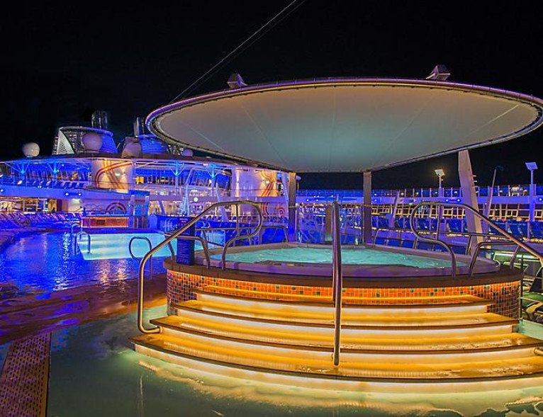 Whirlpools on Jewel of the Seas