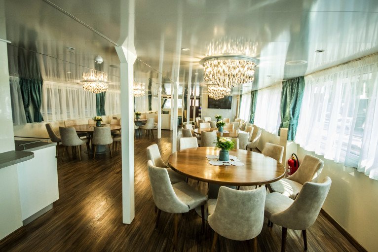 Riviera Travel gallery image