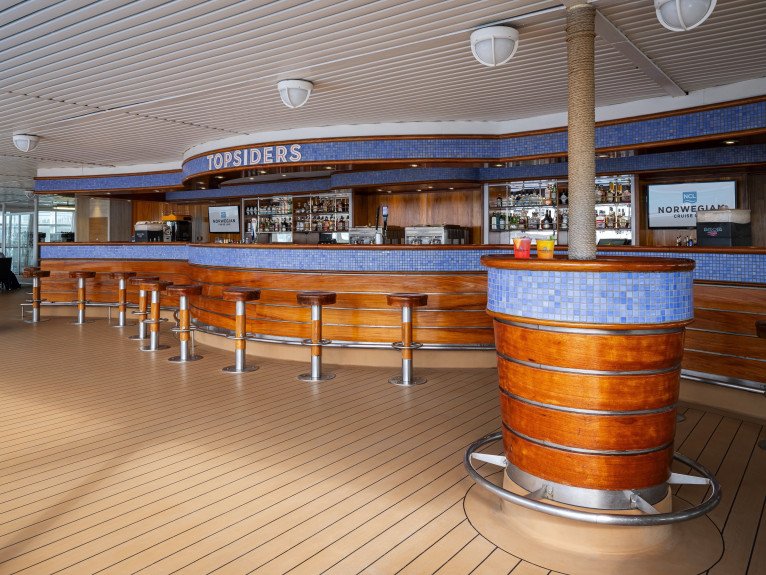 Topsiders Bar and Grill on Norwegian Sky