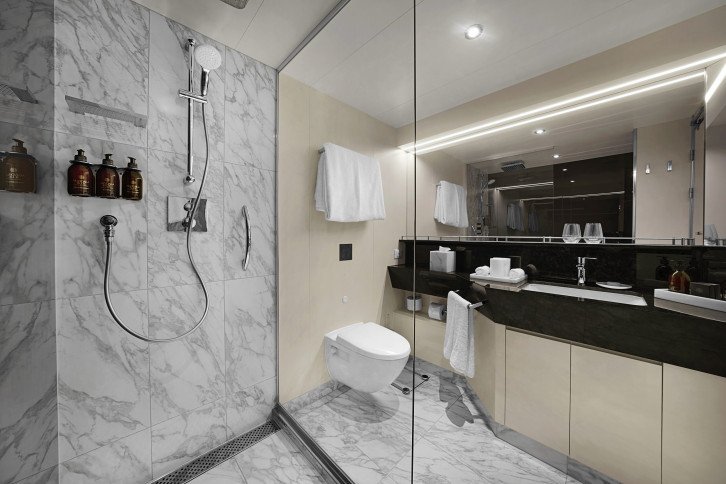 Cove Residence with Whirlpool