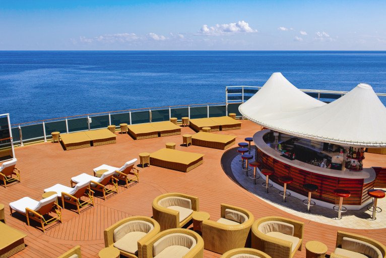 Vibe Beach Club on Norwegian Epic