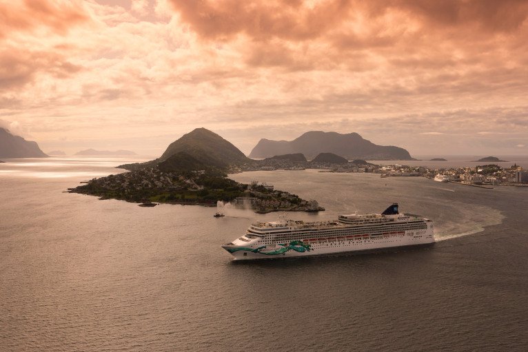 Great Tides Waterpark on Norwegian Jade