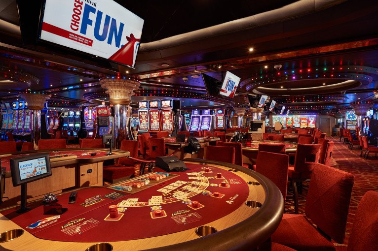 Dive-In Movies on Carnival Sunrise