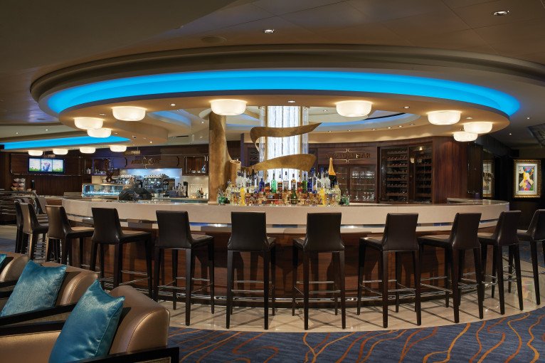Atrium Bar on Norwegian Escape