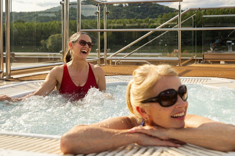 Whirlpool on Travelmarvel Capella